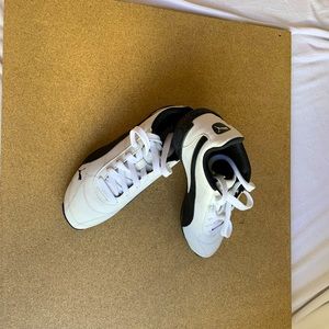 Size - 4.5 Youth / 6 Women’s